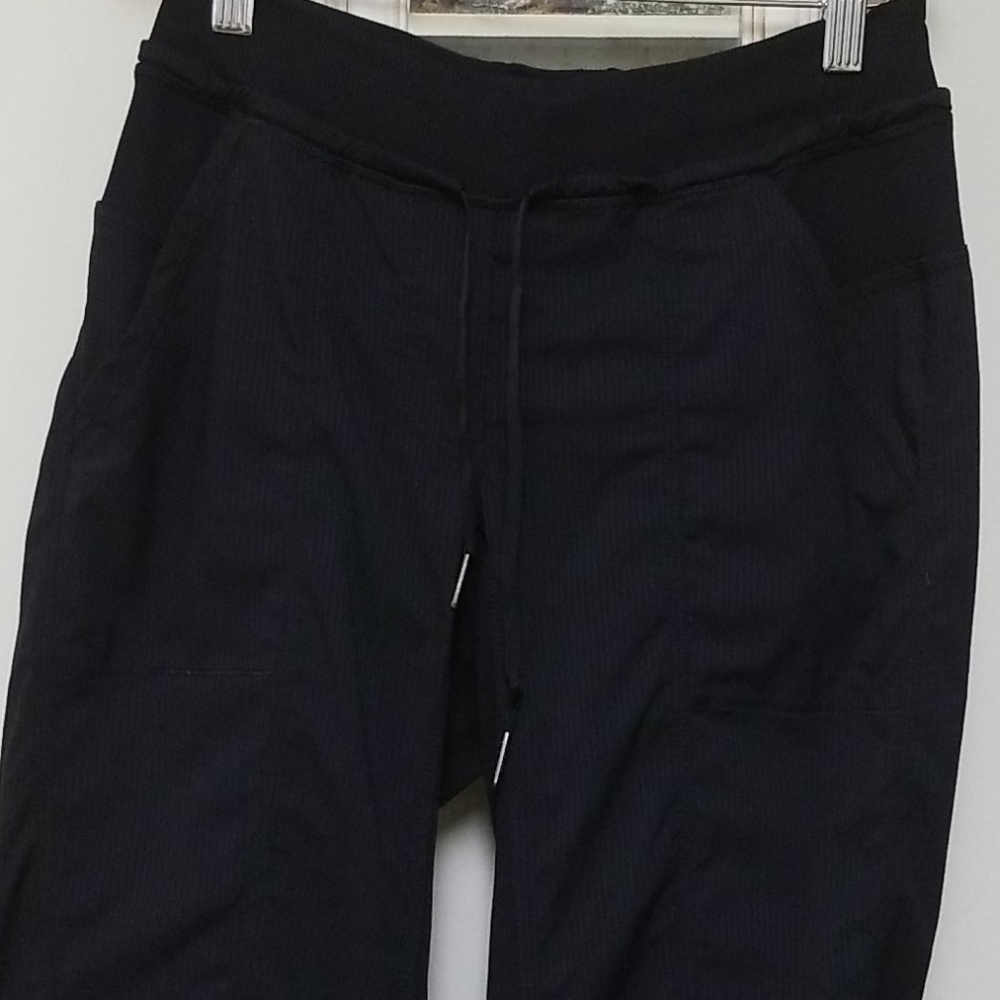 Lululemon Women's Capris Size 4 - Picture 2 of 11